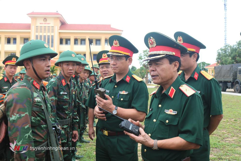 Quân khu 4 kiểm tra công tác chuẩn bị ứng phó cơn bão số 4 tại Nghệ An