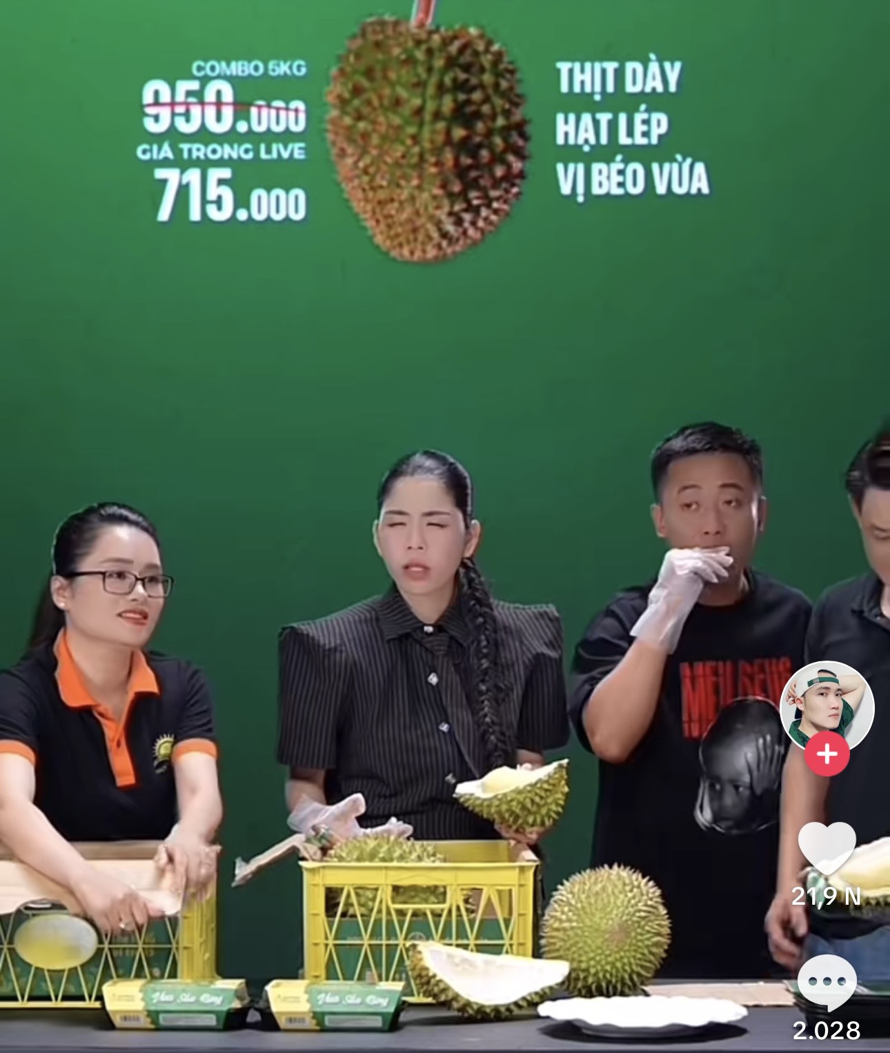 Lỡ miệng nói đùa trong phiên live bán sầu riêng 