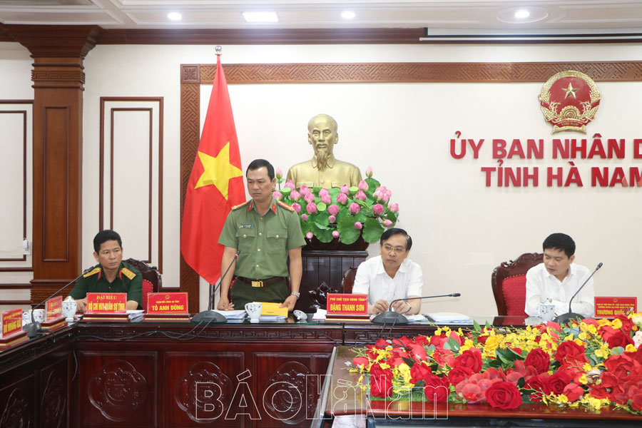 The Provincial People's Committee discussed the contents to be submitted to the Provincial People's Council at the regular meeting in 2024.