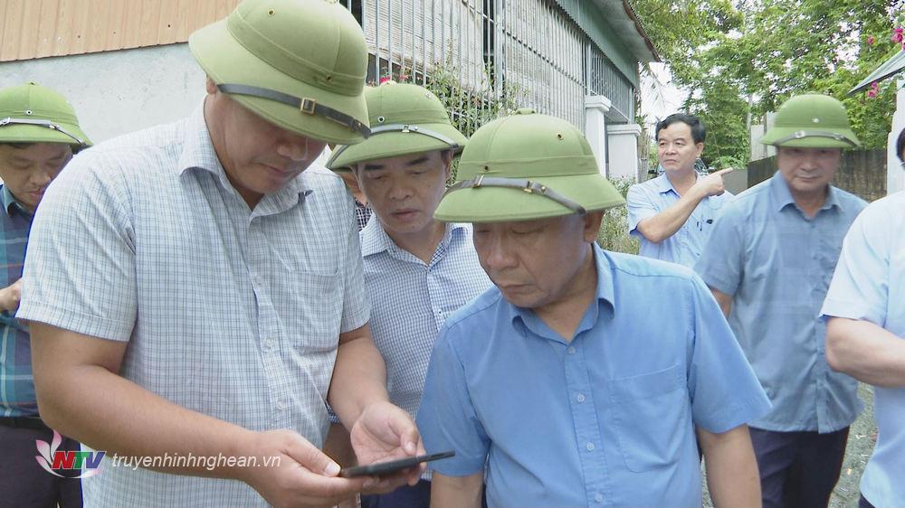 El vicepresidente del Comité Popular Provincial, Nguyen Van De, inspeccionó y dirigió la respuesta a la tormenta Nº 4 en Quy Chau.