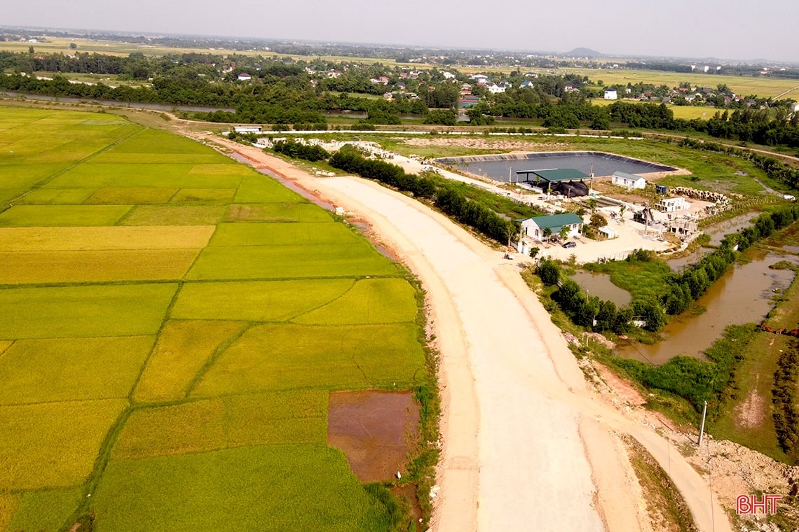 Auf der Baustelle des östlichen Ringstraßenprojekts der Stadt Ha Tinh