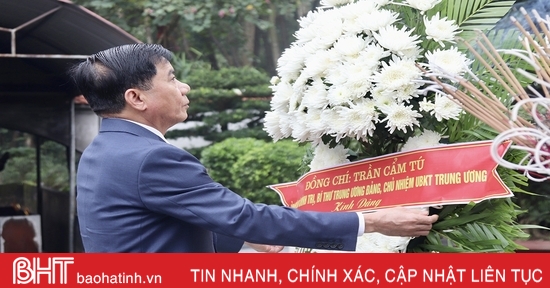 Chủ nhiệm Ủy ban Kiểm tra Trung ương tri ân các lãnh tụ của Đảng, các anh hùng liệt sỹ tại Hà Tĩnh