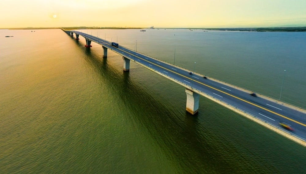 Le pont Tan Vu-Lach Huyen est le plus long pont maritime du Vietnam à ce jour. Photo : Hong Phong