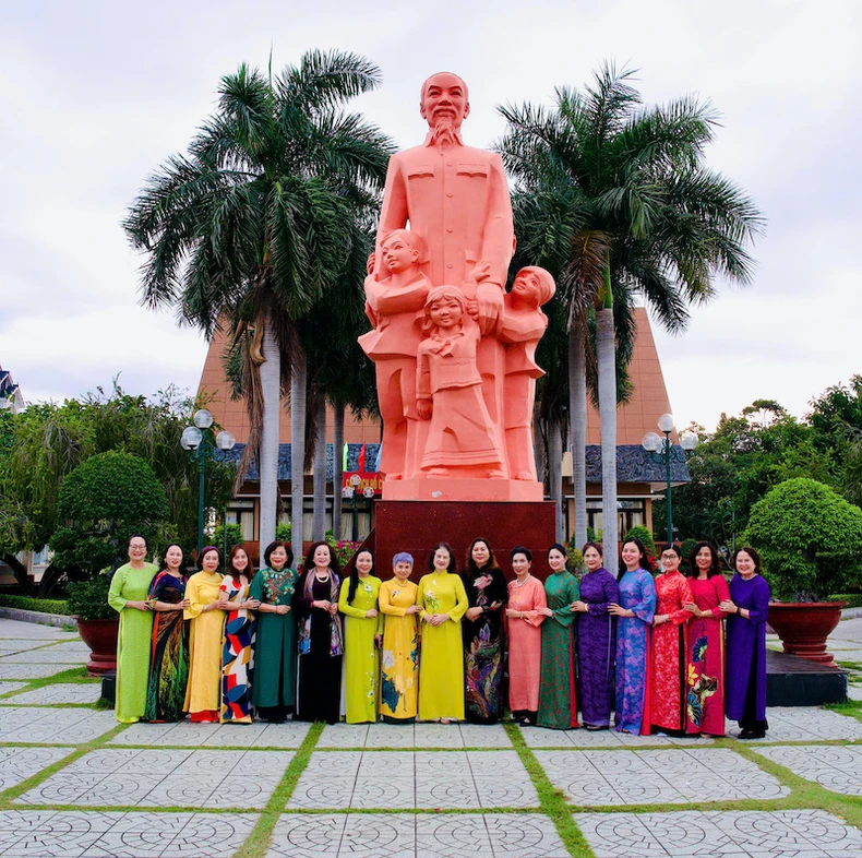 Das Erbe der Ao Dai trägt zur Förderung der Kultur und des Tourismus in Binh Thuan bei. Foto 1