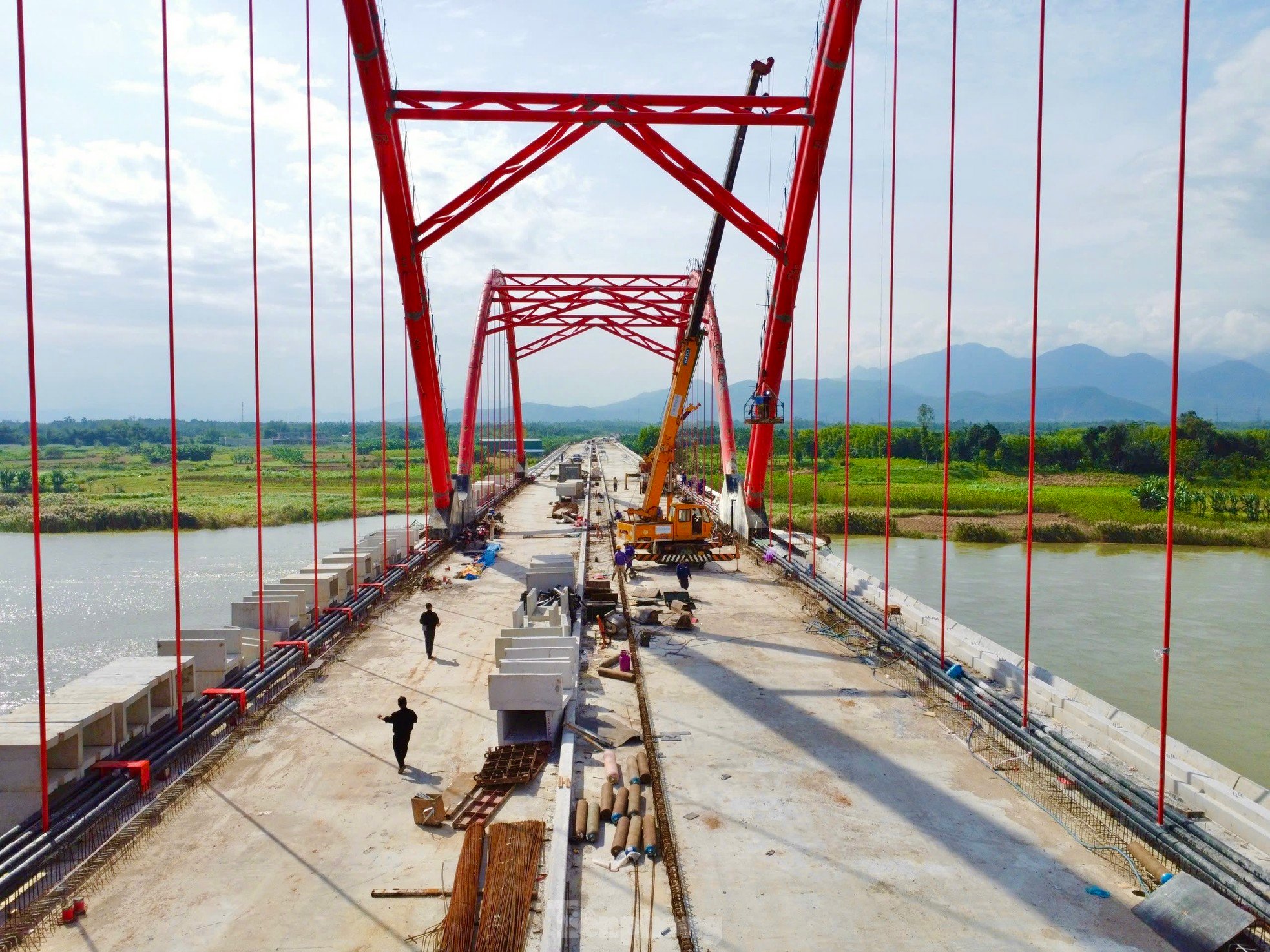 El primer puente de arco de acero en Quang Ngai está listo para abrir al tráfico a finales de año, foto 9