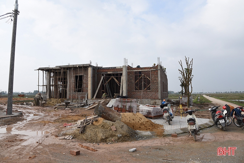 A commune in Ha Tinh simultaneously cleared land for 9 major projects.