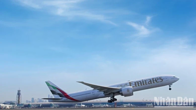 エミレーツ航空に対し、ベトナム航空はベトナムとUAE間および乗り継ぎ地点までのフライト、貨物サービス、技術サービスおよびメンテナンスに関する協力を強化する。