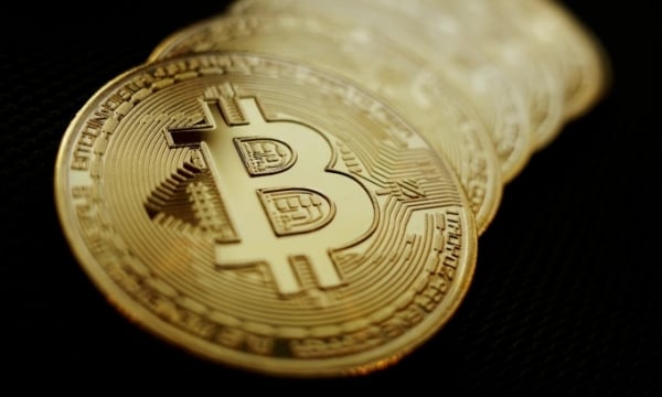 Bitcoin កំណត់កំណត់ត្រាលើសពី $ 100,000