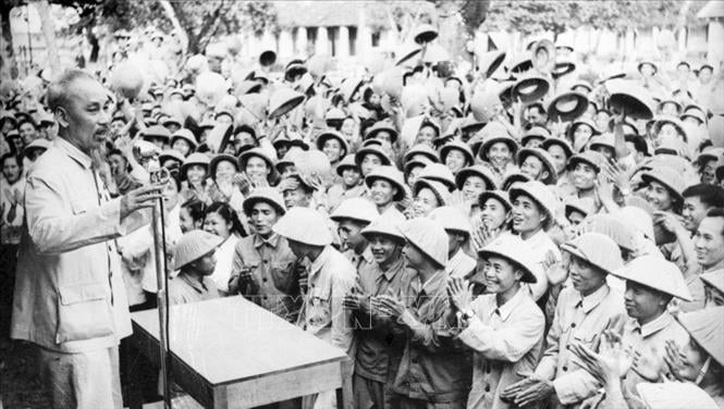 President Ho Chi Minh visits a military unit in Nam Dinh (1957). Photo: VNA
