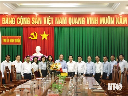 Thường trực Tỉnh ủy gặp mặt Đoàn đại biểu dự Đại hội toàn quốc Hội Nông dân Việt Nam lần thứ VIII