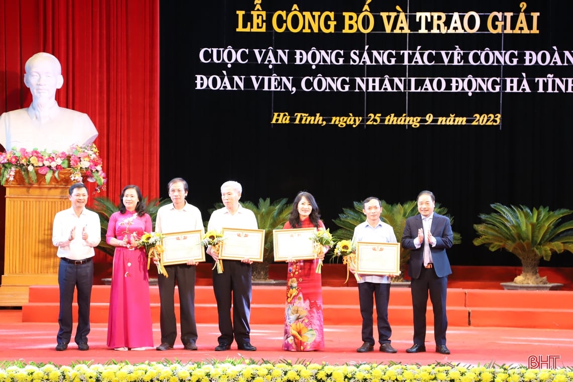 Awarding 29 composition awards about Ha Tinh Trade Union