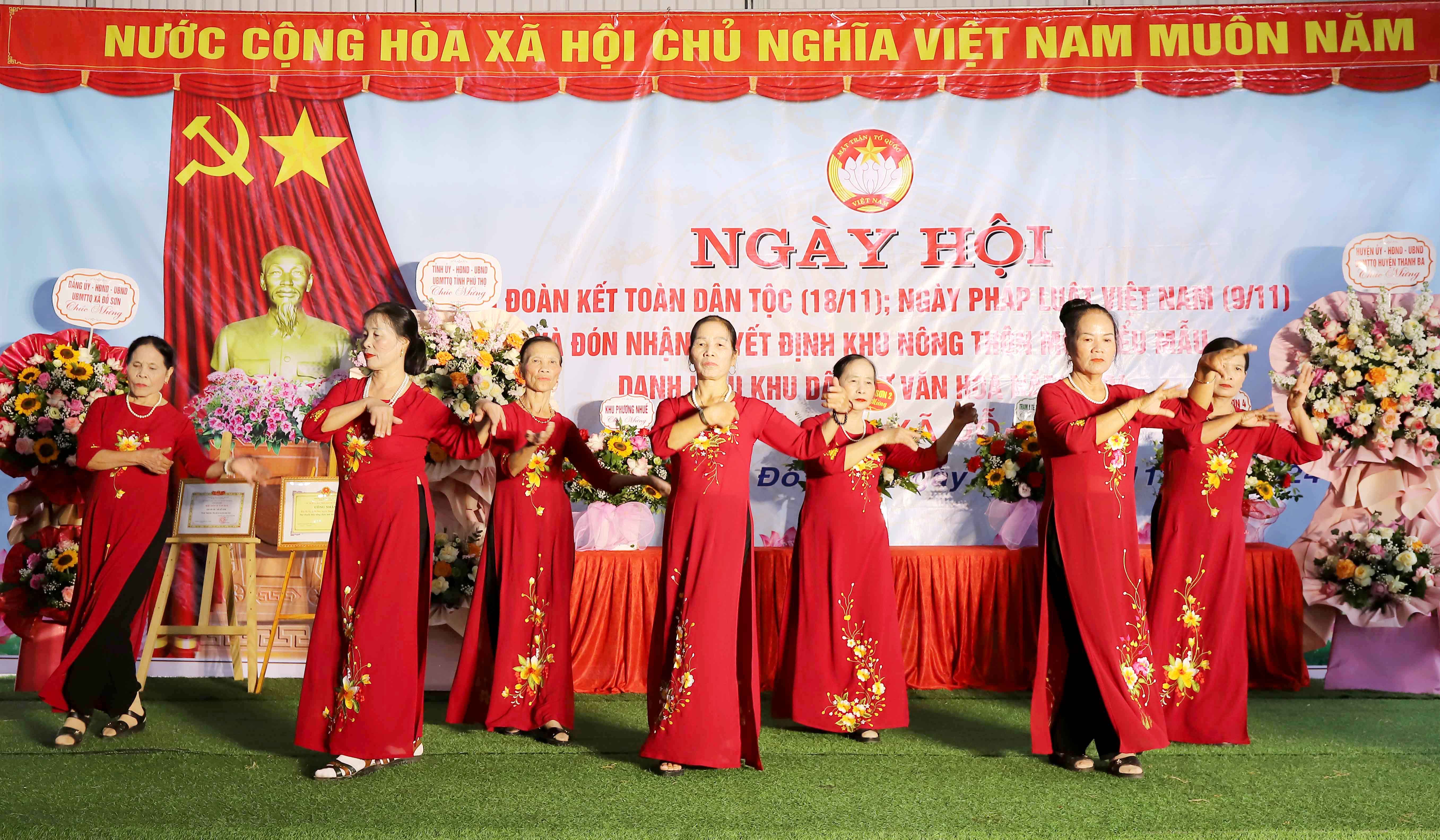 El presidente del Comité Provincial del Frente de la Patria asistió al Gran Festival de la Solidaridad en el distrito de Thanh Ba