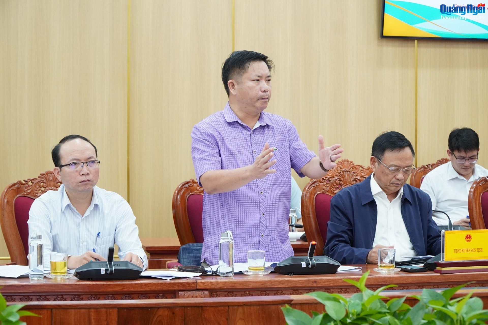 Đại diện huyện Sơn Tịnh cho ý kiến tại cuộc họp.