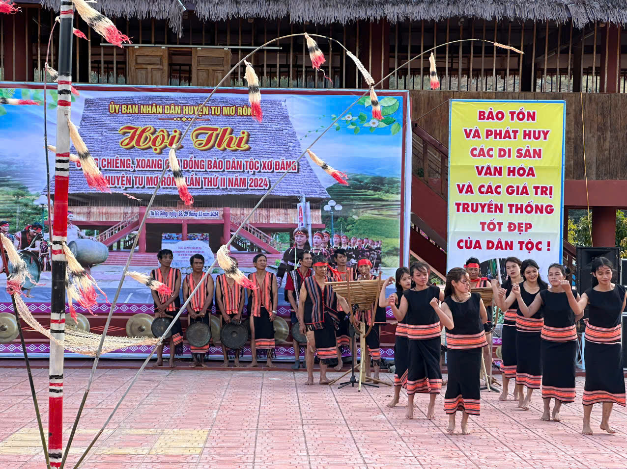 អ្នកភូមិ Kon Tum រក្សារូបភាពវប្បធម៌ប្រពៃណី ២