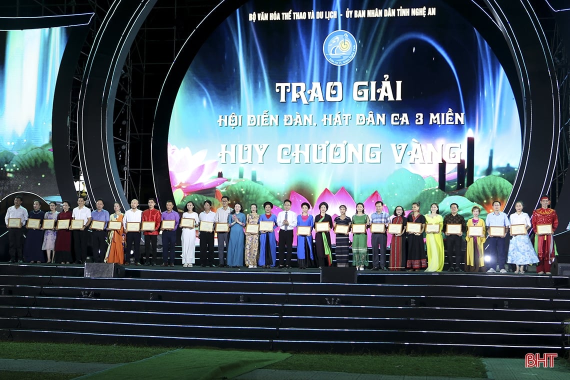 Ha Tinh a remporté le grand prix au festival de la chanson folklorique Nghe Tinh Vi et Giam 2023