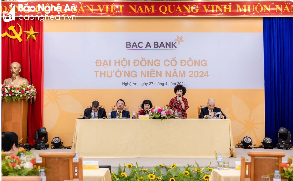 bna_ Ban chủ toạ. Ảnh- BAB.jpg