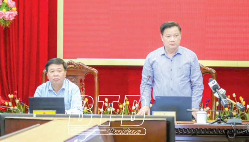 The Provincial People's Committee held a meeting to listen to reports on the progress of implementation and site clearance work of commercial housing projects and model new rural residential areas.