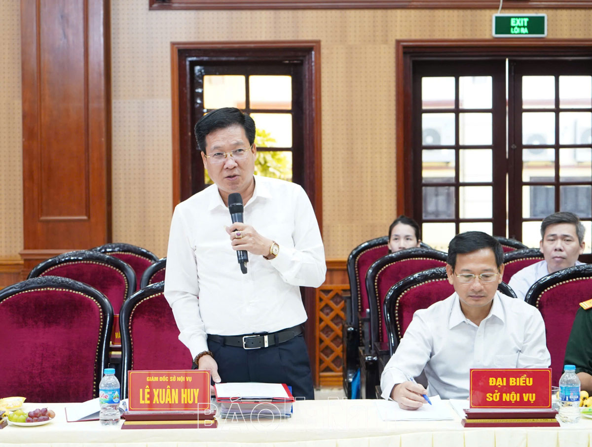 คณะทำงานสหวิชาชีพส่วนกลางทำงานร่วมกับคณะกรรมการประชาชนจังหวัดในการดำเนินการจัดหน่วยบริหารระดับตำบลและการจัดตั้งเมืองกิมบัง