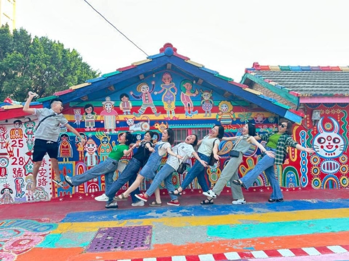 Vietnamese tourists on a trip to Rainbow Village, Taiwan. Photo: Flamingo Redtours