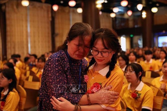 Vu Lan festival at Tam Chuc pagoda attracts thousands of monks, nuns and Buddhists to attend