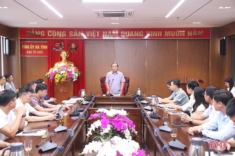 Ha Tinh rencontre des étudiants des cours avancés de théorie politique