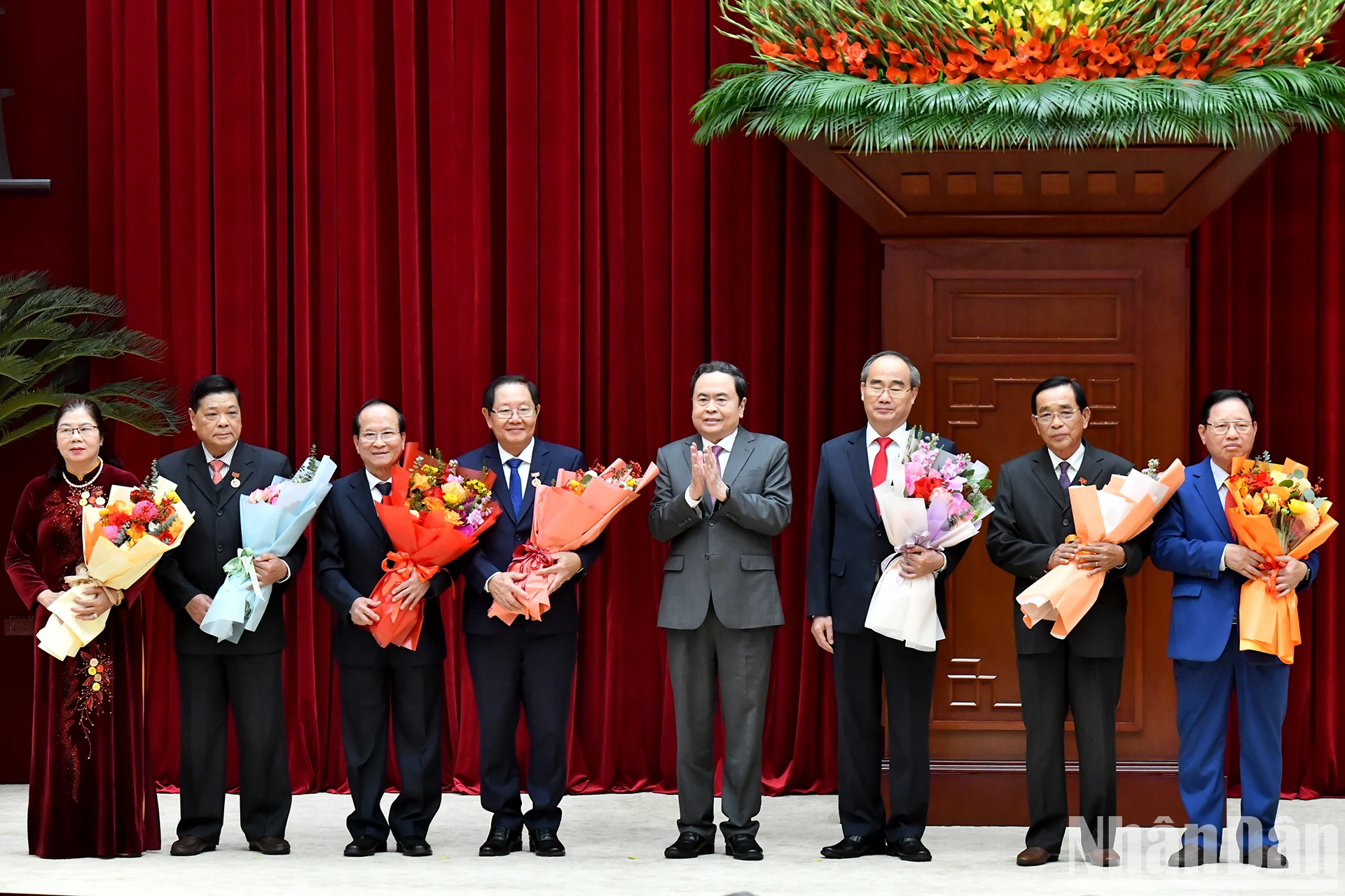 [Ảnh] Lễ trao Huân chương Sao vàng, Huân chương Hồ Chí Minh và Huy hiệu Đảng tặng các đồng chí nguyên lãnh đạo Đảng, Nhà nước ảnh 9