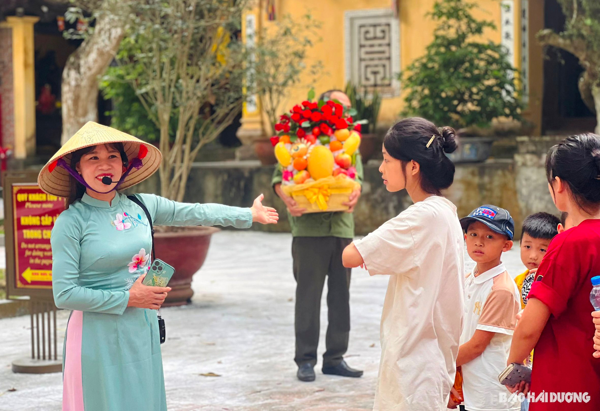 Kalıntıdaki her tur rehberi için dostluk ve coşku önemli bir rol oynuyor (Fotoğraf: Hoang Thao)