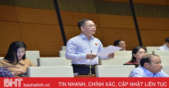 La delegación de la Asamblea Nacional de Ha Tinh contribuyó con numerosos comentarios sobre el proyecto de Ley de Recursos Hídricos