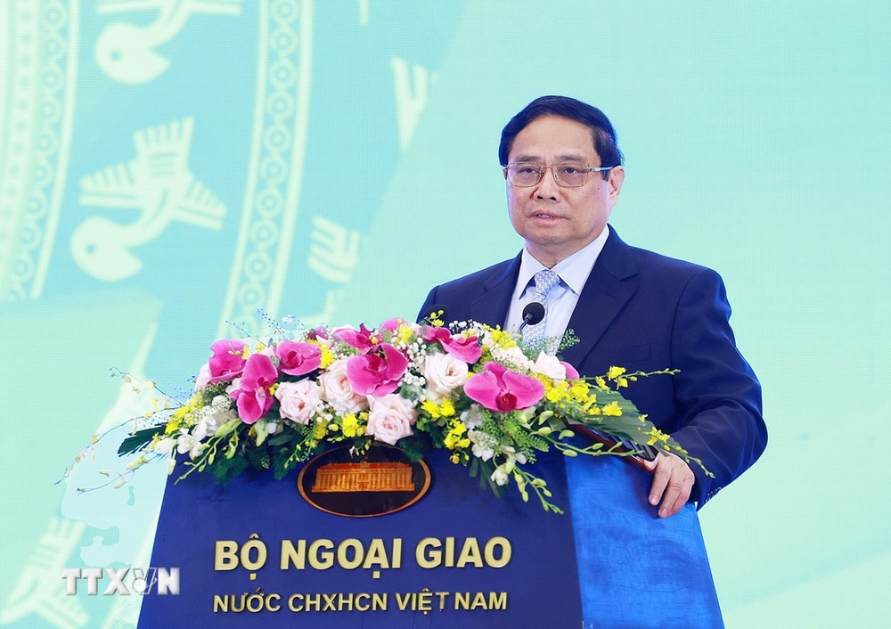 Premierminister Pham Minh Chinh spricht auf der 4. Konferenz der Auslandsvietnamesen aus aller Welt. (Foto: Duong Giang/VNA)