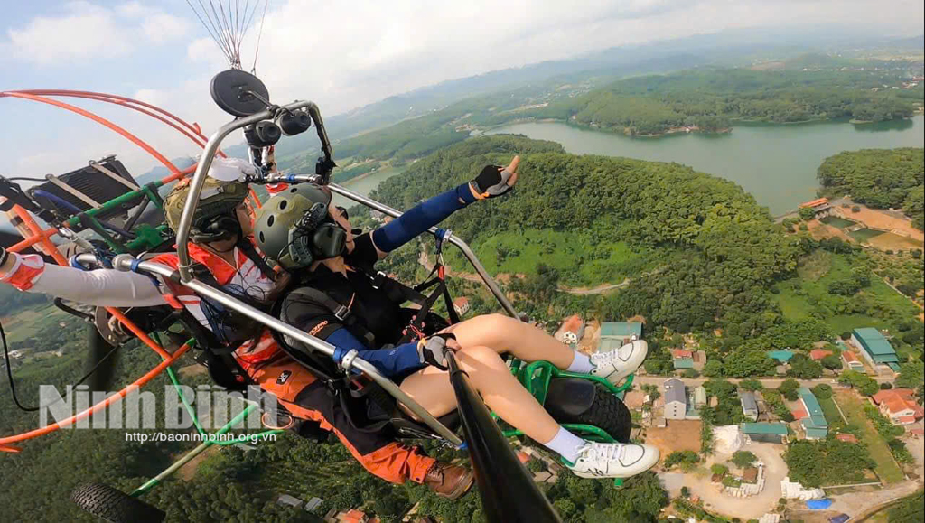 Ninh Binh organiza un festival de globos aerostáticos con la participación de pilotos extranjeros