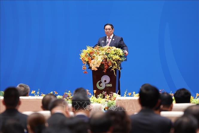 Prime Minister proposes three main contents of new generation economic corridor at GMS 8 Conference