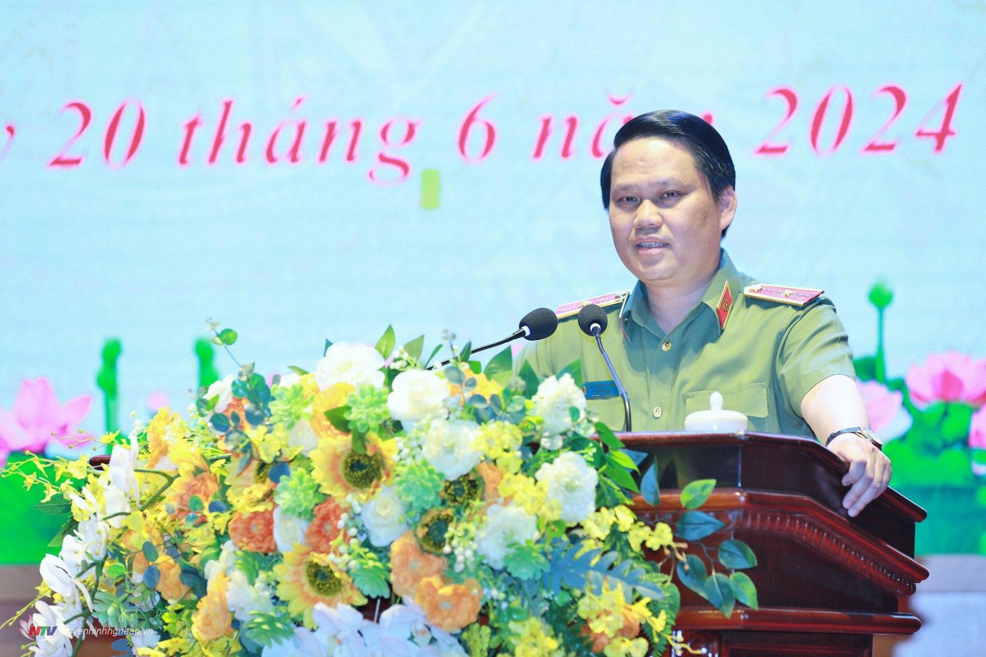 Le général de division Bui Quang Thanh, membre du Comité provincial du Parti et directeur du Département de la police provinciale, a pris la parole lors de la cérémonie.