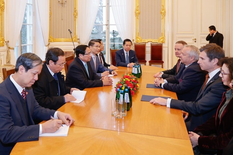 Leaders of Warsaw University receive the Prime Minister and the delegation - Photo: VGP/Nhat Bac