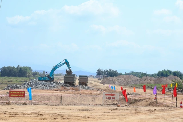 Dự án thành phần đoạn Vân Phong - Nha Trang dài hơn 83 km, đi qua 4 huyện, thị xã: Vạn Ninh, Ninh Hòa, Diên Khánh và Khánh Vĩnh thuộc tỉnh Khánh Hòa. Ảnh: VGP/Nhật Bắc