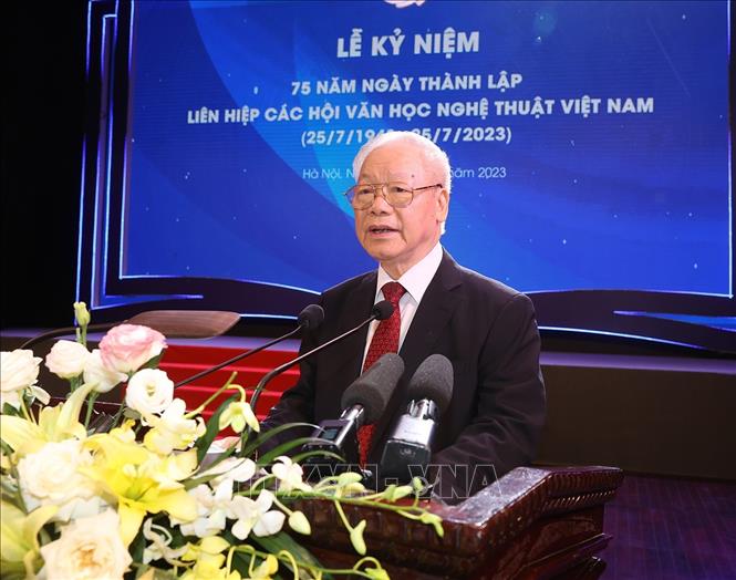 グエン・フー・チョン事務総長が式典で演説する。写真：トリ・ズン/VNA