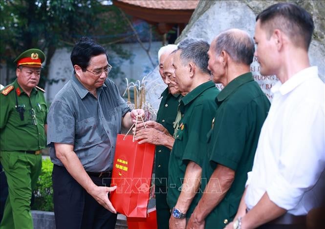 Thủ tướng Phạm Minh Chính thăm thương binh, gia đình liệt sĩ tại Thái Nguyên