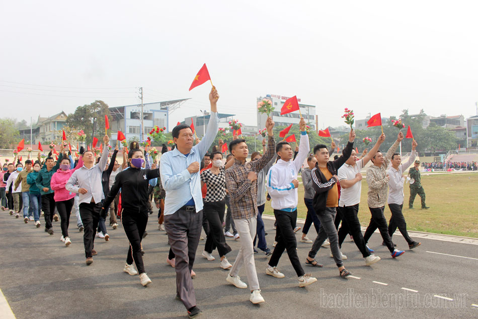 Hăng say luyện tập cho ngày đại lễ