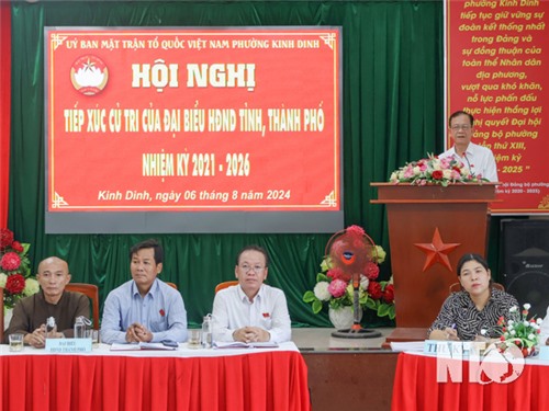 Delegierte des Volksrates der Provinz treffen Wähler der Bezirke My Binh und Kinh Dinh