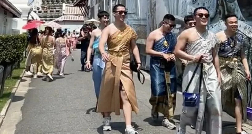 Bangkok tourism booms with craze for male tourists wearing traditional skirts