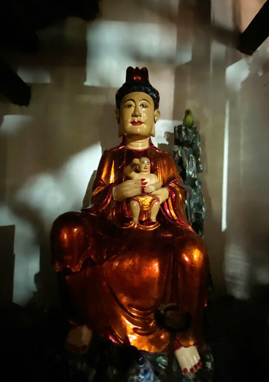 Statue of Guanyin, Duong Phu Pagoda, Chinh Nghia Commune (Kim Dong)