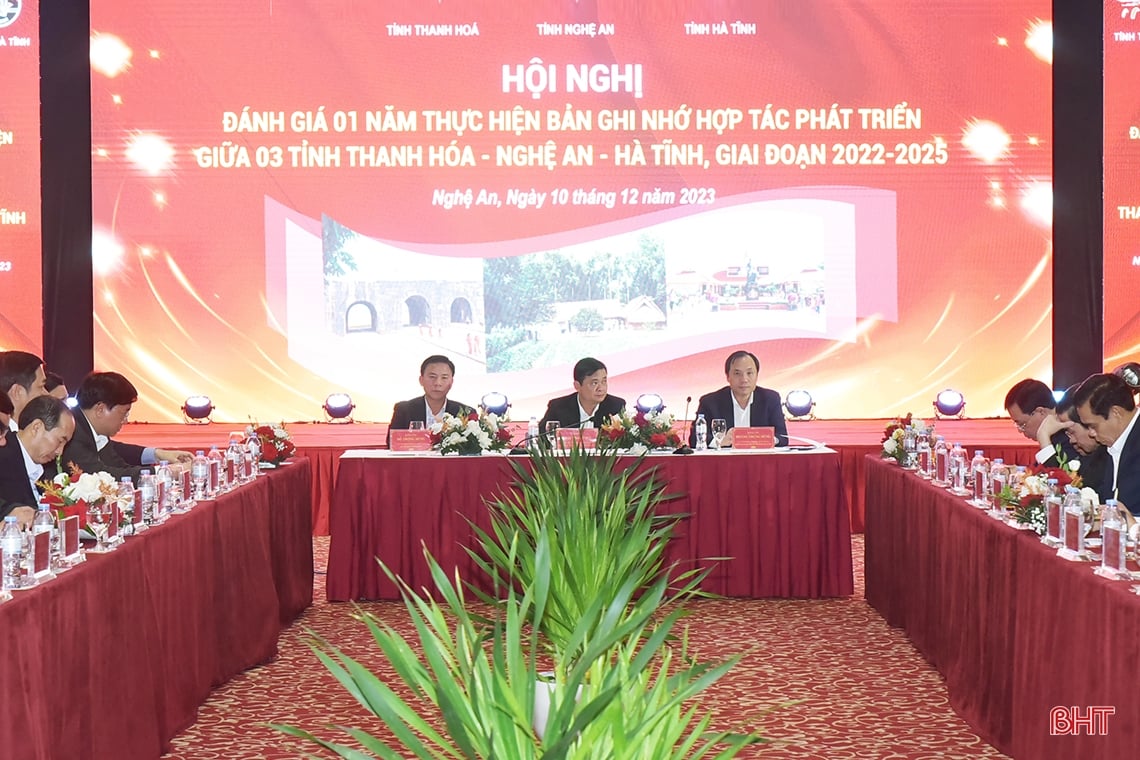 Promover la vinculación y la cooperación para desarrollar Thanh Hoa - Nghe An - Ha Tinh a nuevas alturas