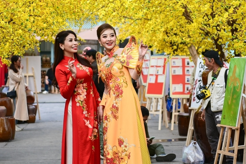 2025년 음력설을 맞아 남부의 매력적인 관광지 5곳에서 축제가 '폭발'한다
