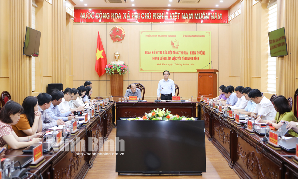 គណៈប្រតិភូអធិការកិច្ចនៃក្រុមប្រឹក្សាត្រាប់តាម និងរង្វាន់មជ្ឈិមធ្វើការនៅខេត្ត Ninh Binh