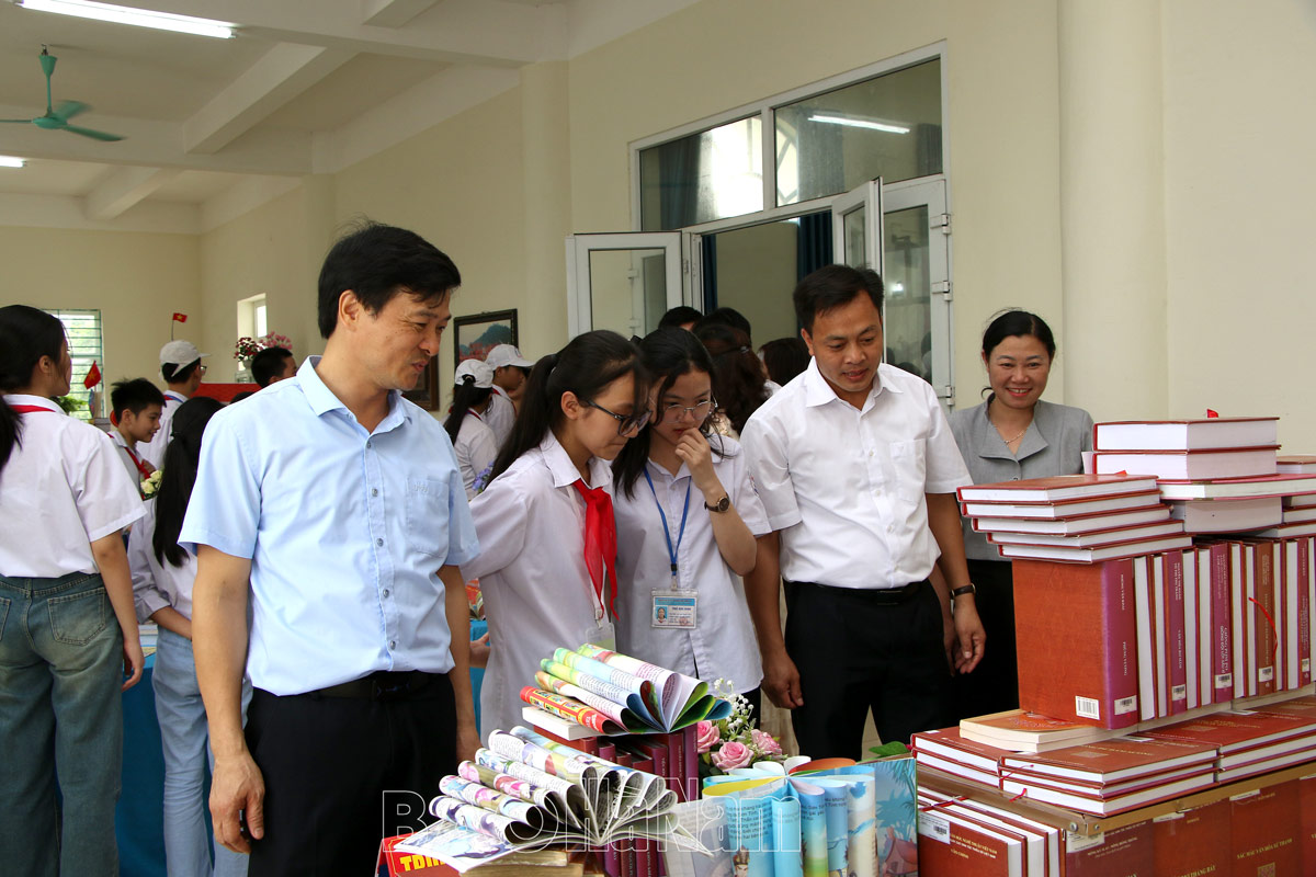 Phu Ly City Summarizes and awards the 2024 Community Bookcase Introduction Contest