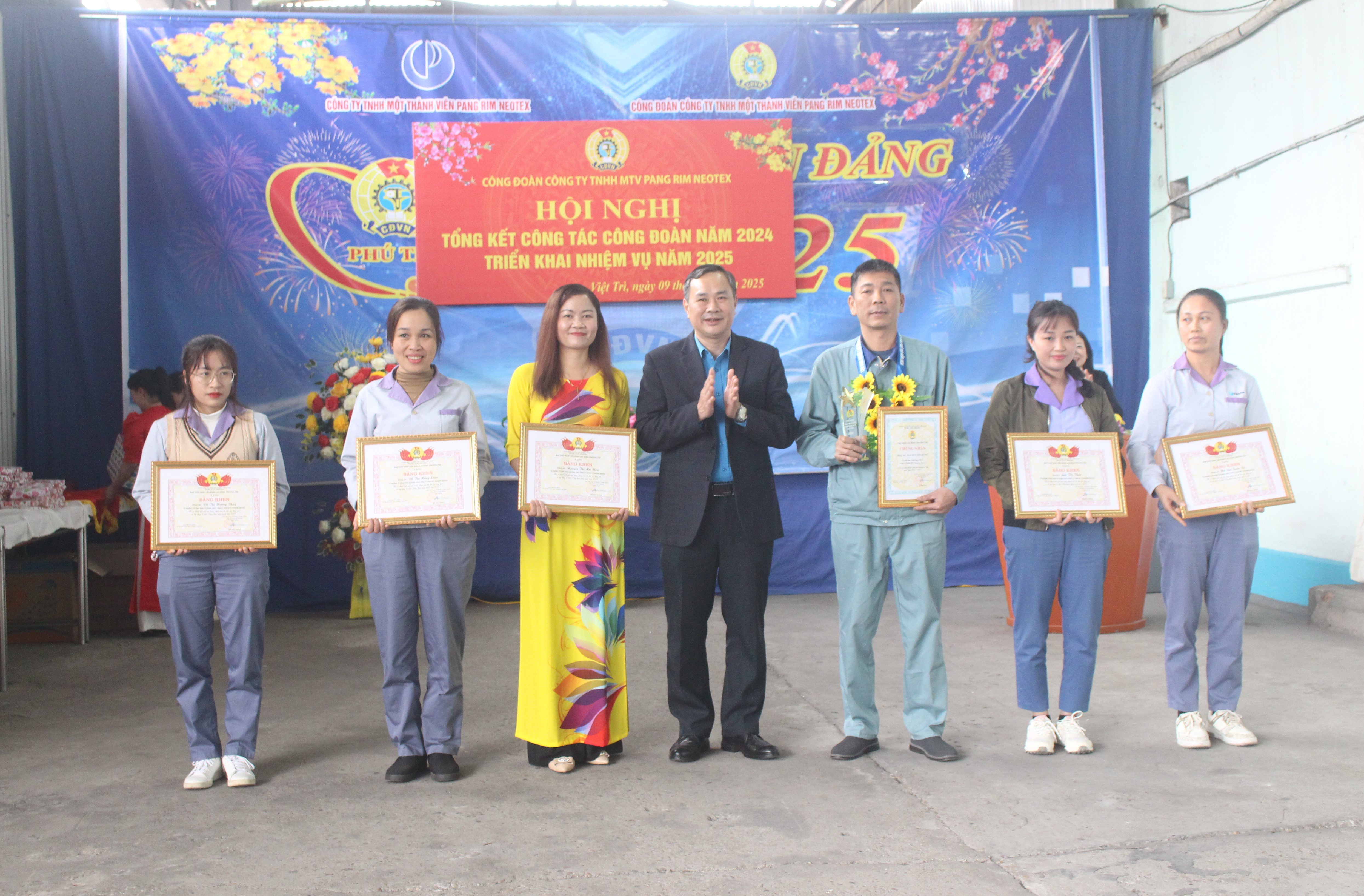 “Happy Tet - Spring of gratitude to the Party” with workers of Pangrim Neotex Company Limited