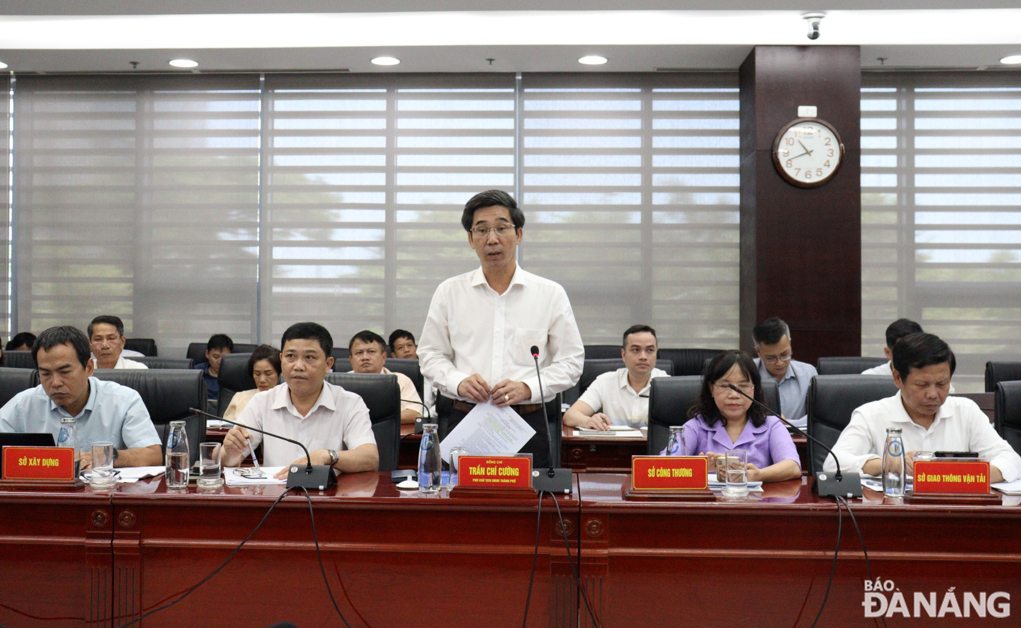 El vicepresidente del Comité Popular de la Ciudad, Tran Chi Cuong, habló en la reunión. Foto: HOANG HIEP