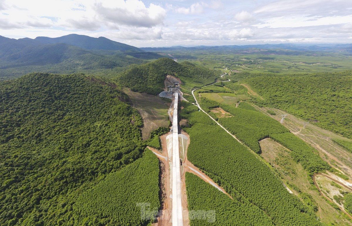 La forma de la autopista de 12.500 billones de VND que pasa por Ha Tinh (foto 17)