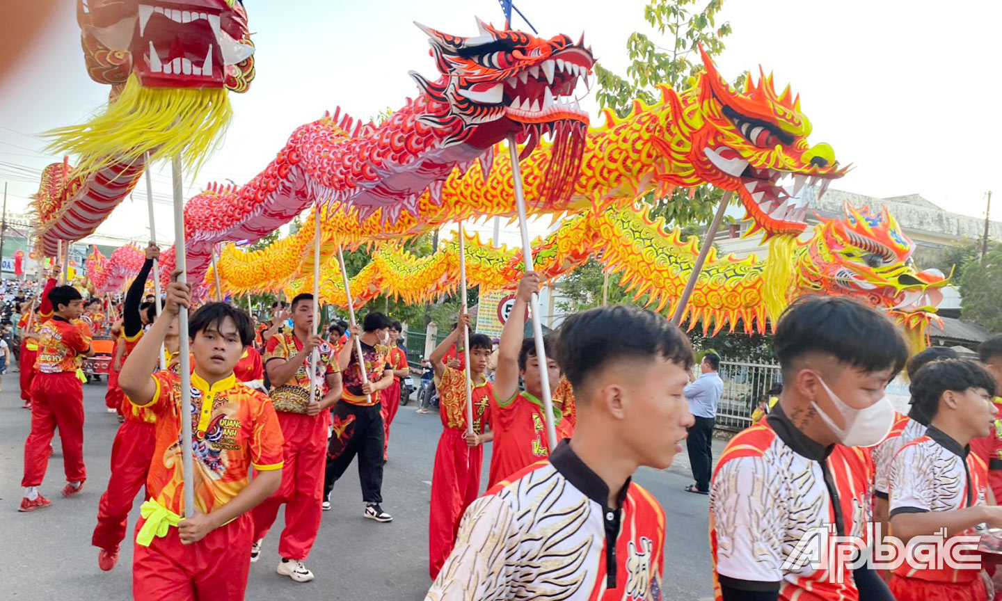 Festival Ky Yen ve společenské místnosti Vinh Binh v roce 2024.