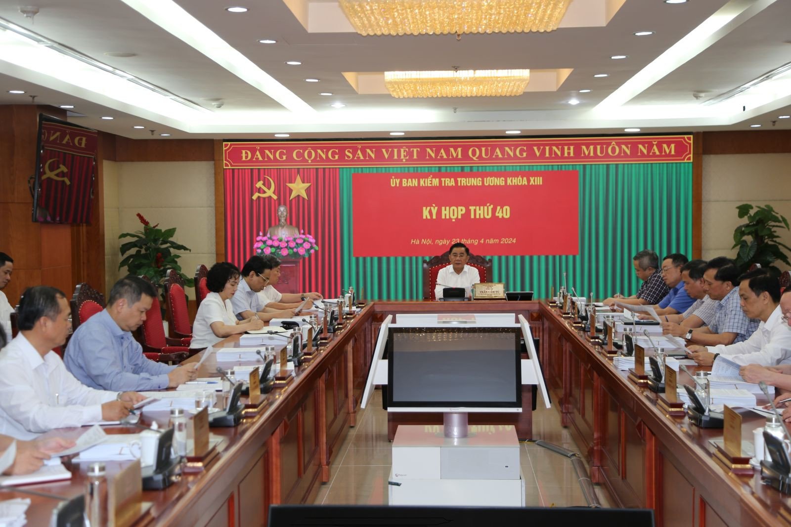 Disciplinary warning for former Chairman of Vinh Phuc Provincial People's Committee and some officials and party members