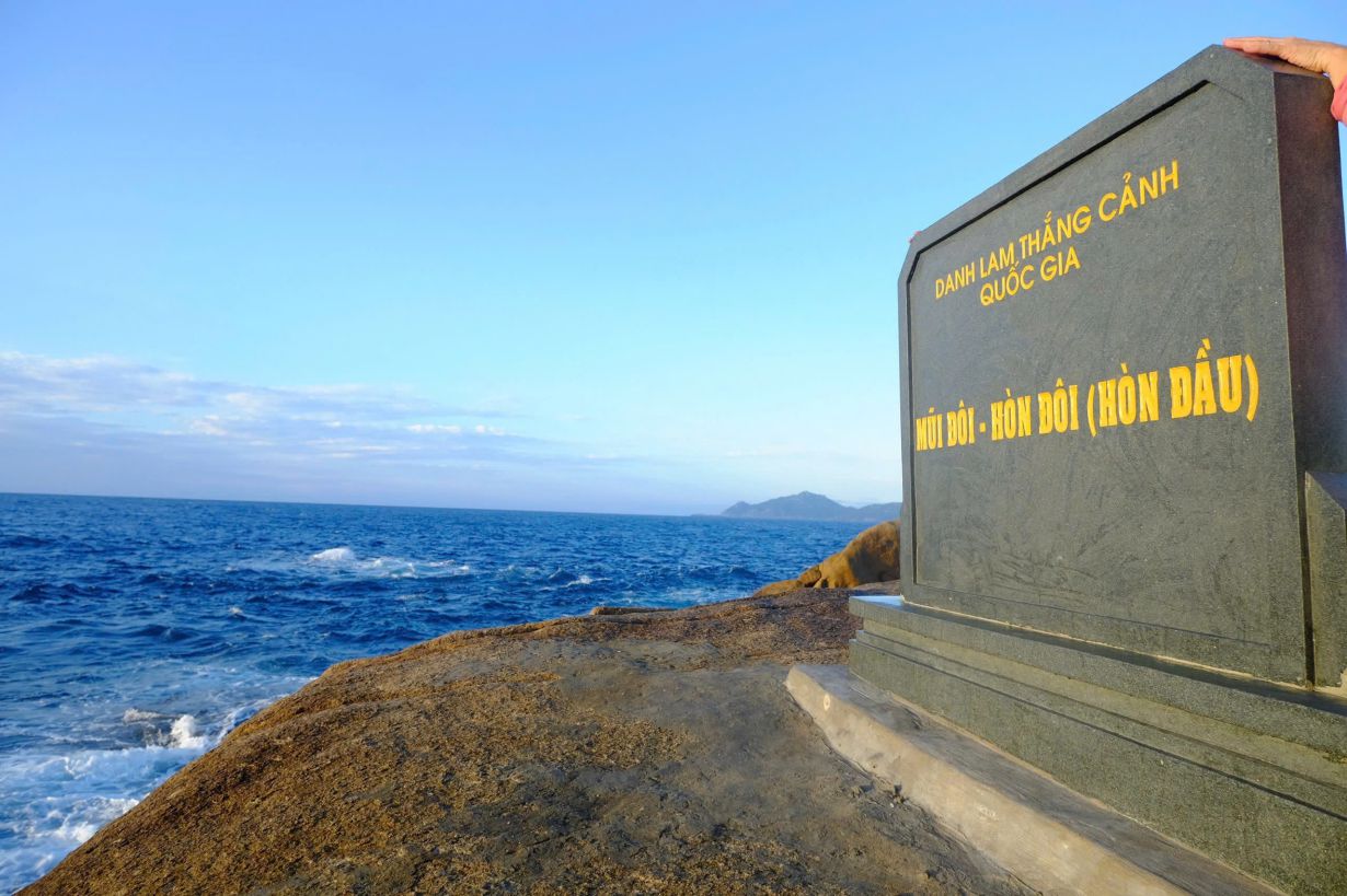 Watching the sunrise at the Easternmost Point - Mui Doi